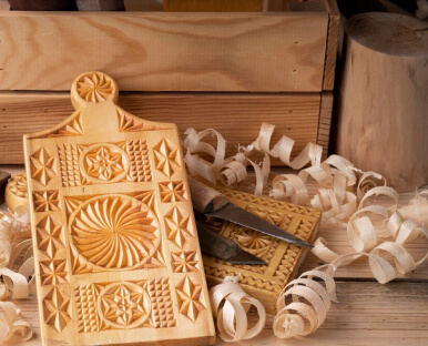 wood carved showpieces with tools